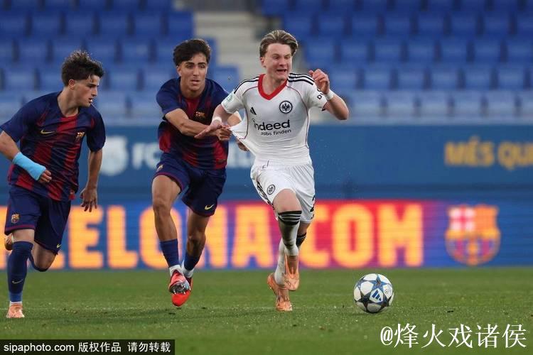 巴萨、曼城和切尔西盯上波兰17岁新星皮图谢夫斯基